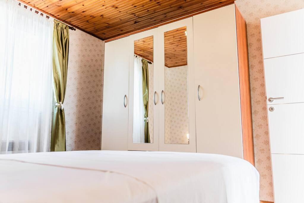 Holiday Home Marina-Renovated House In City Center Rogoznica  Exterior photo